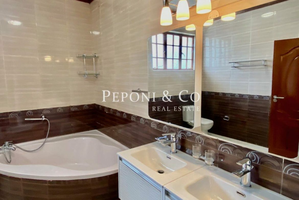 7 bedroom home off Pepo Lane