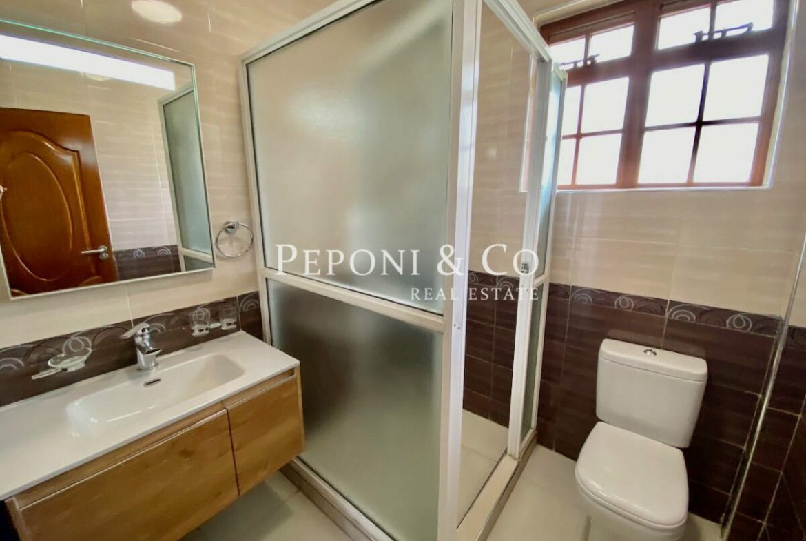 7 bedroom home off Pepo Lane