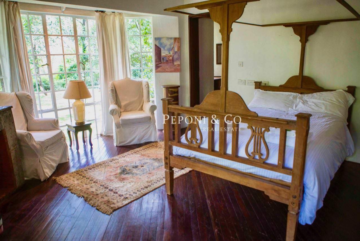 Charming Furnished Cottage with Pool
