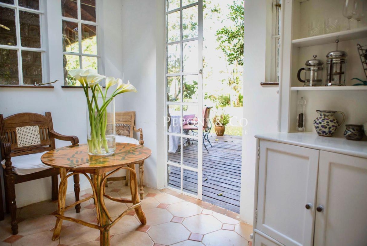 Charming Furnished Cottage with Pool