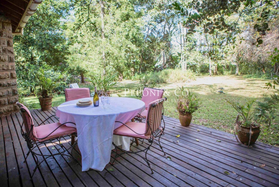 Charming Furnished Cottage with Pool