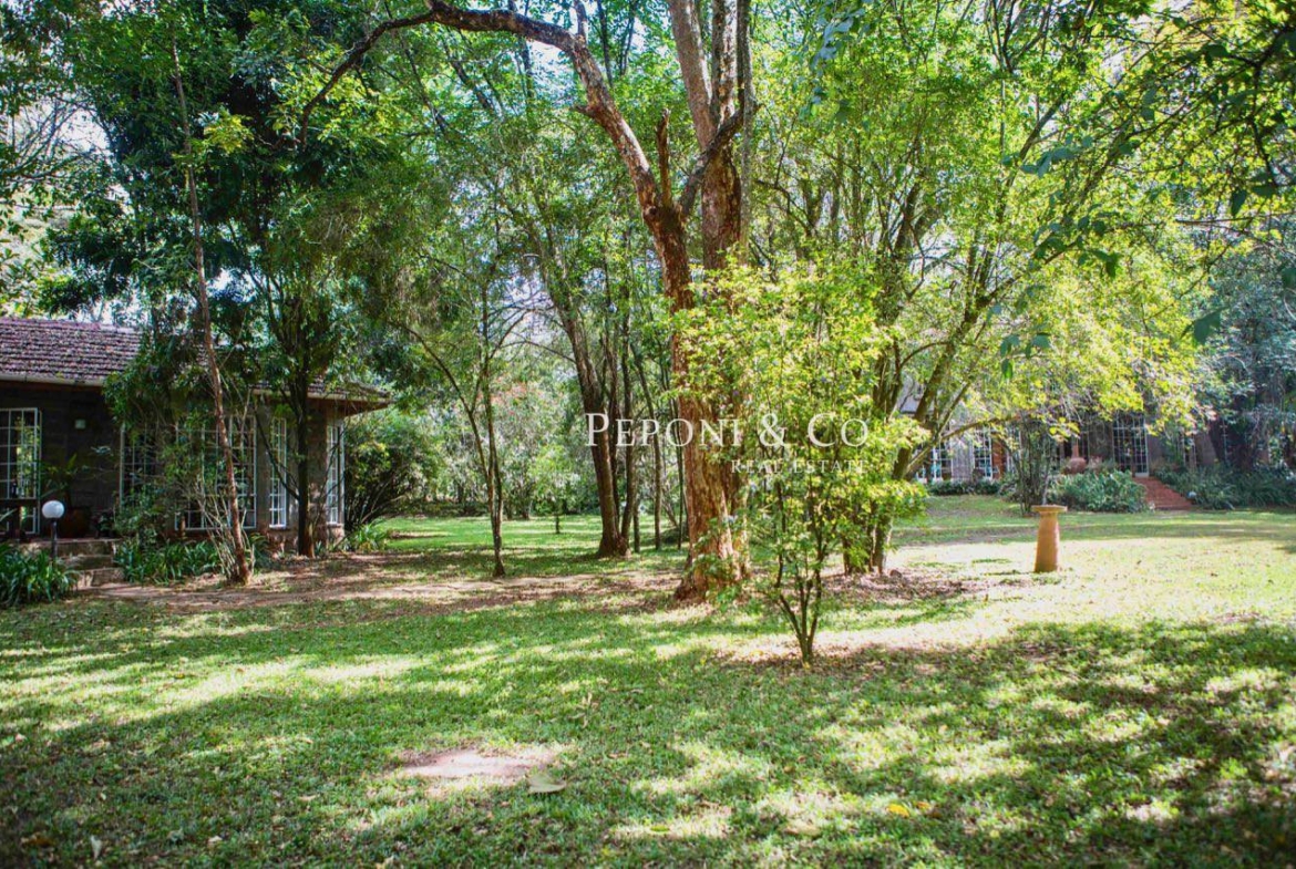Charming Furnished Cottage with Pool