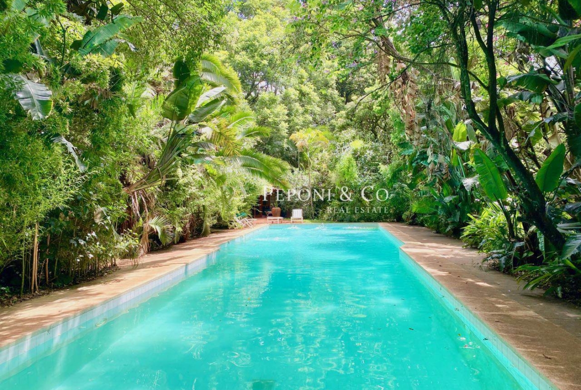 Charming Furnished Cottage with Pool