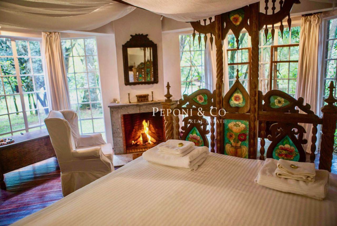 Charming Furnished Cottage with Pool