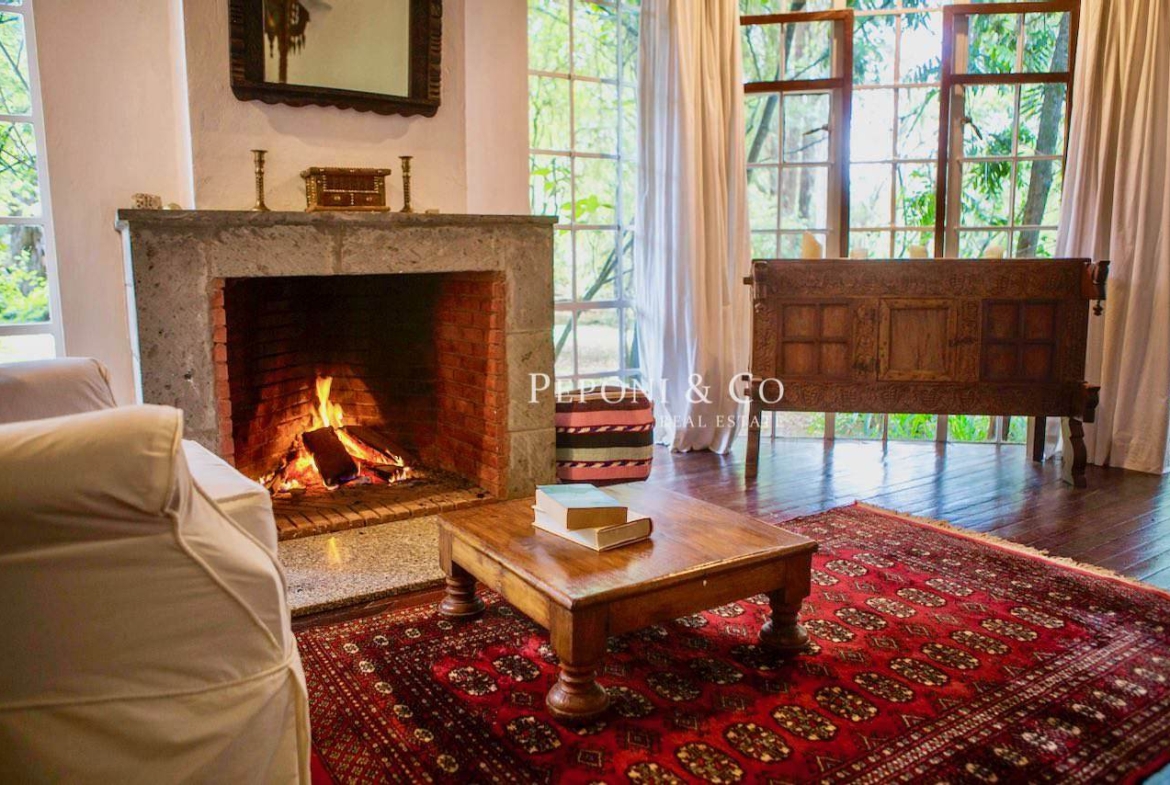 Charming Furnished Cottage with Pool