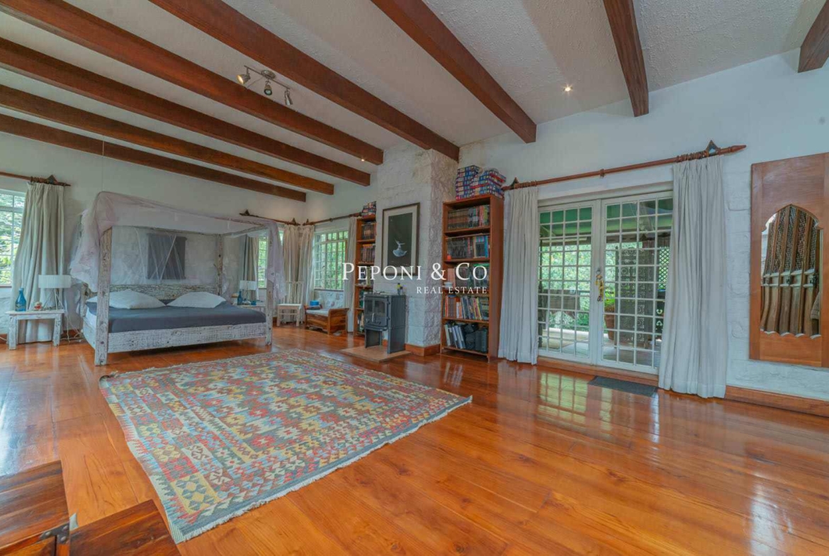 Unique Oloolua Home